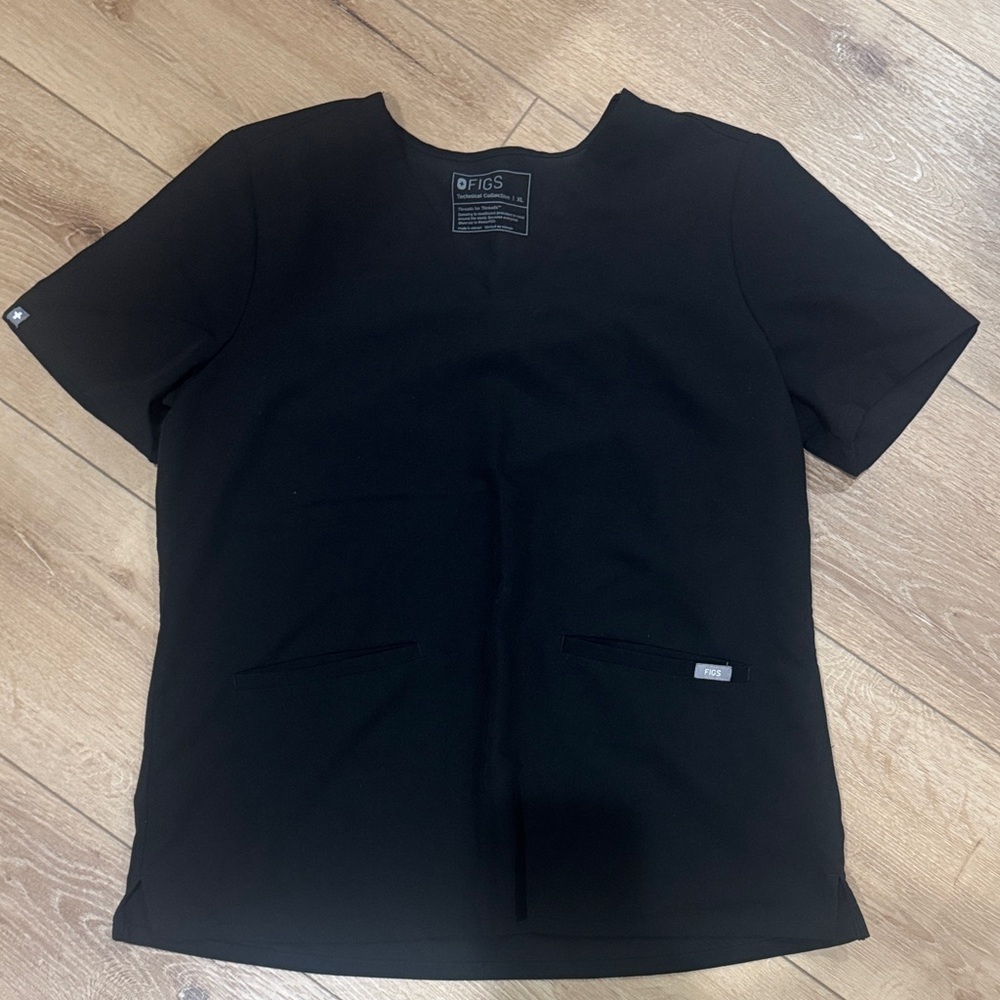 XL women’s figs scrub top